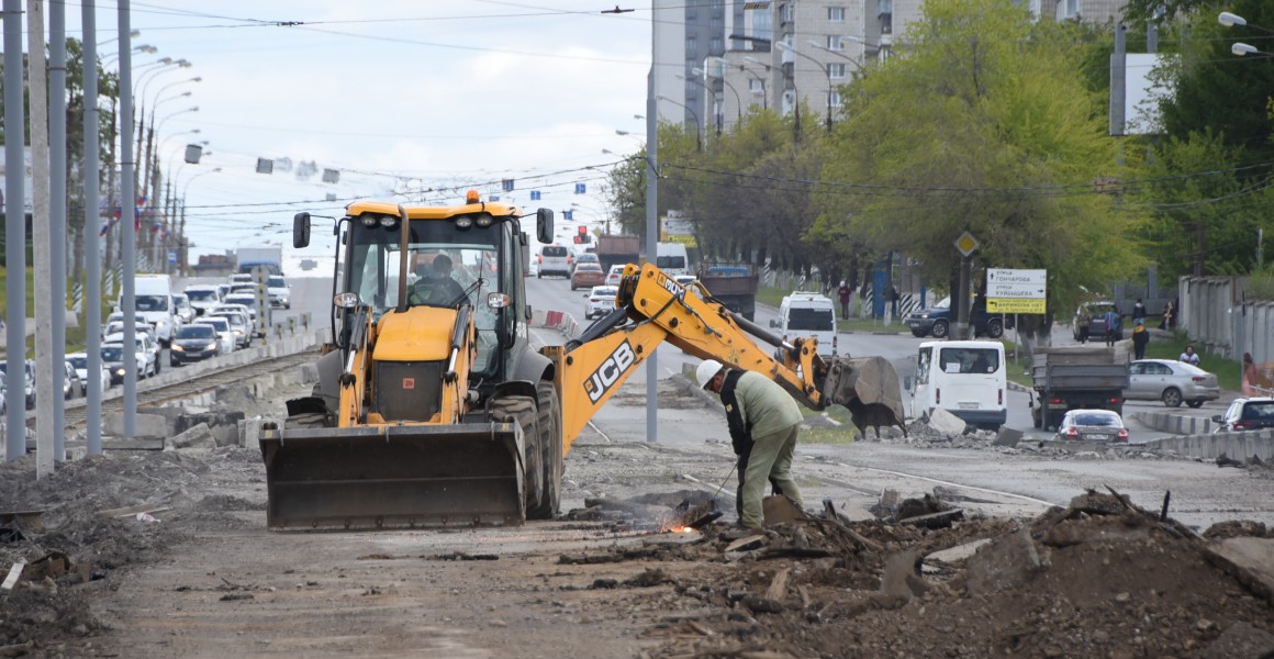 На мосту на улице Минаева завершается демонтаж трамвайных путей