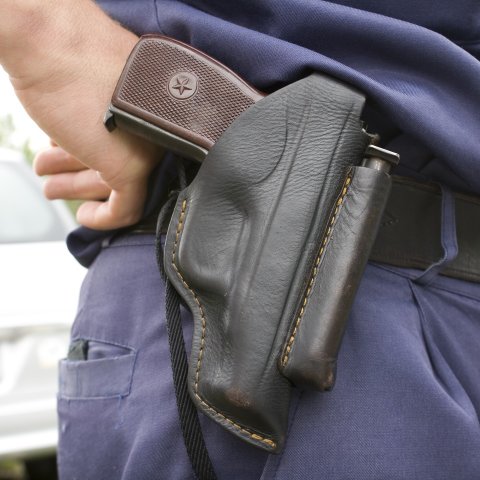 Устроил пальбу прямо в салоне такси