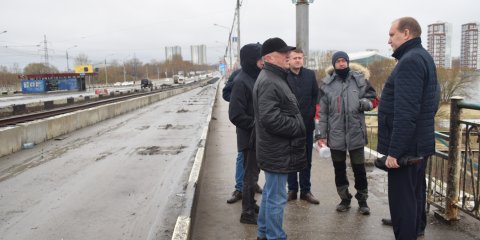 В выходные на мосту на Минаева продолжится монтаж временного трамвайного пути
