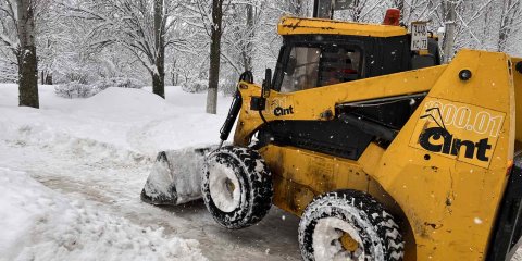 Днём 4 февраля улицы и дворы Ульяновска очищает 199 единиц техники