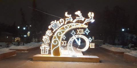 Улицы Ульяновска начали украшать к новогодним праздникам