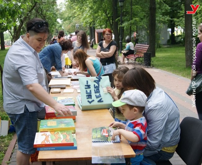 «Сплотить семью сумеет мудрость книг»: Дворец книги приглашает отпраздновать Всероссийский День семь