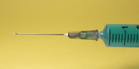 Минздрав разъяснил права медработников при вакцинации от коронавируса