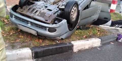 Субботним утром в центре Ульяновска перевернулся автомобиль