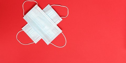 ​В Ульяновске кондукторы трамваев начали раздавать пассажирам маски