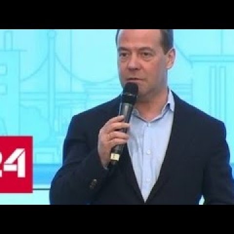 Медведев пообещал вытащить регионы из бедности