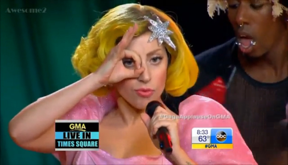 Видеоклип: Lady Gaga - Applause (OZ Style) - GMA (Live)