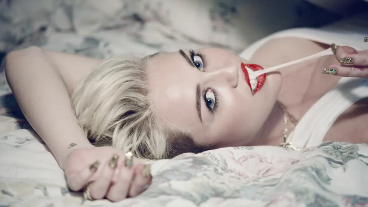 Видеоклип: Miley Cyrus - We Can't Stop (Director's Cut)