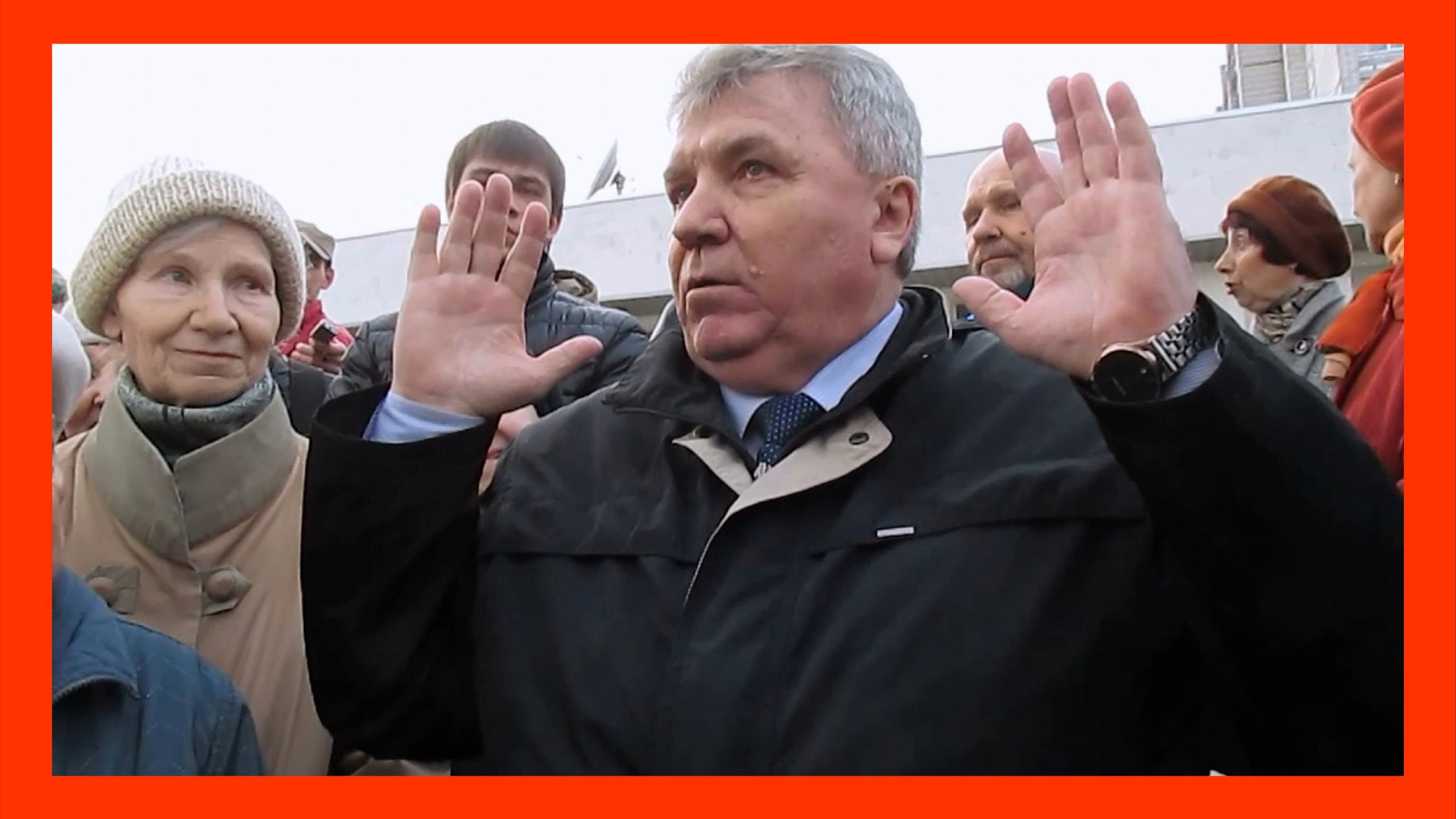 Глава Ульяновска Сергей Панчин на сходе. Граждане требуют остановить стройку на оползневом склоне